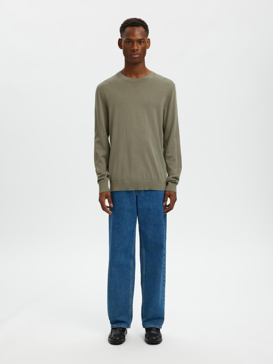 model_shot-front_full